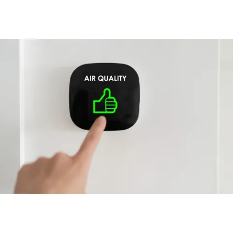 Air quality indicator with a green thumbs-up symbol.